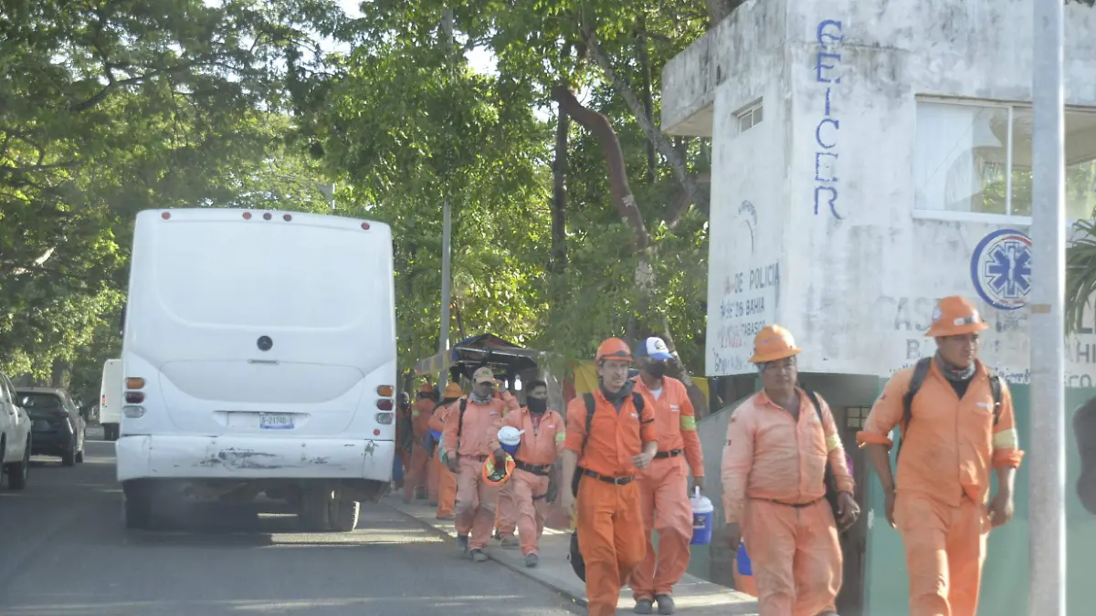 UN CAOS PARAISO SALIDA DE TRABAJADORES D ELA REFINERIA-JCH (16)